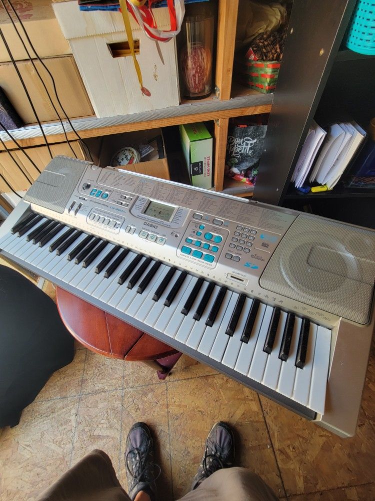 Casio LK 300 TV Lighted Kareoke Keyboard