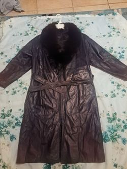 Gorgeous Women's Leather Coat with Faux Fur snd leather belt