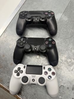 PS4 controllers