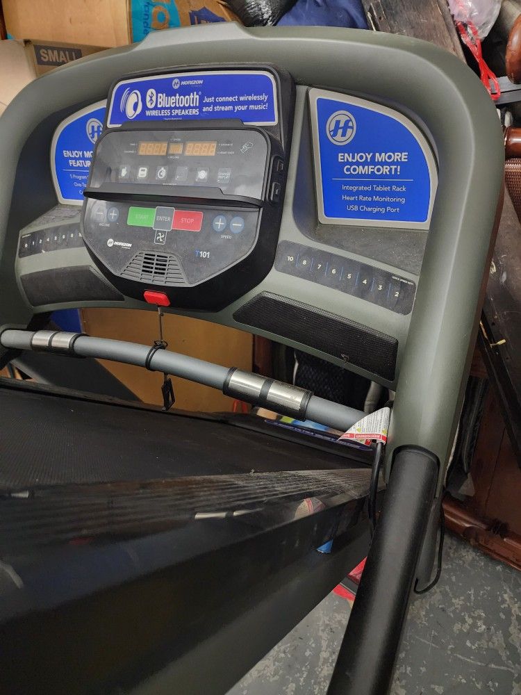 Horizon Fitness Treadmill – 2.50 HP Ultra Quiet Motor