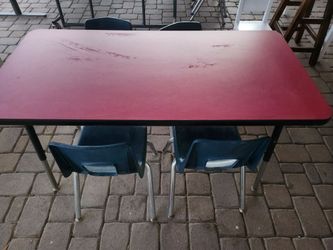 Children's table with 4 chairs