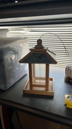 Bird feeder