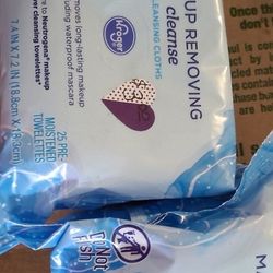 New, 2 Make Up Remover Wipes 