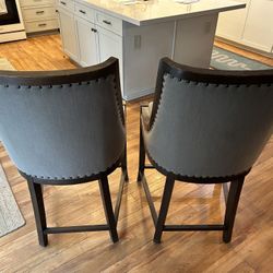 Comfortable counter or bar stools