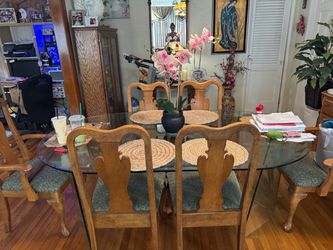 Glass dining room table with six chair chairs