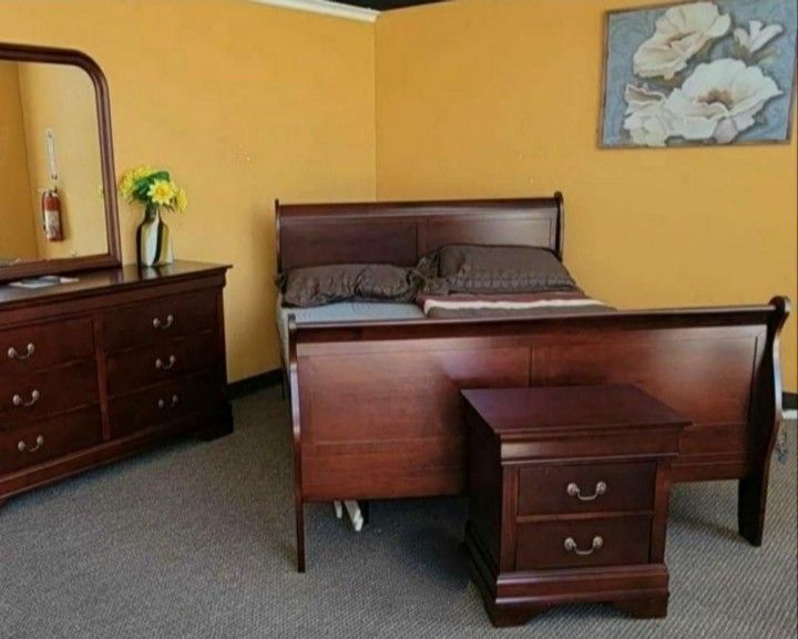 Best OFFER 🔥Louis Philip Cherry Sleigh Bedroom SetBed, Dresser, Nightstand and Mirror
