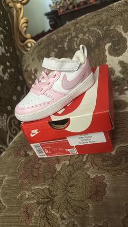 Toddler Nike shoes size 9c