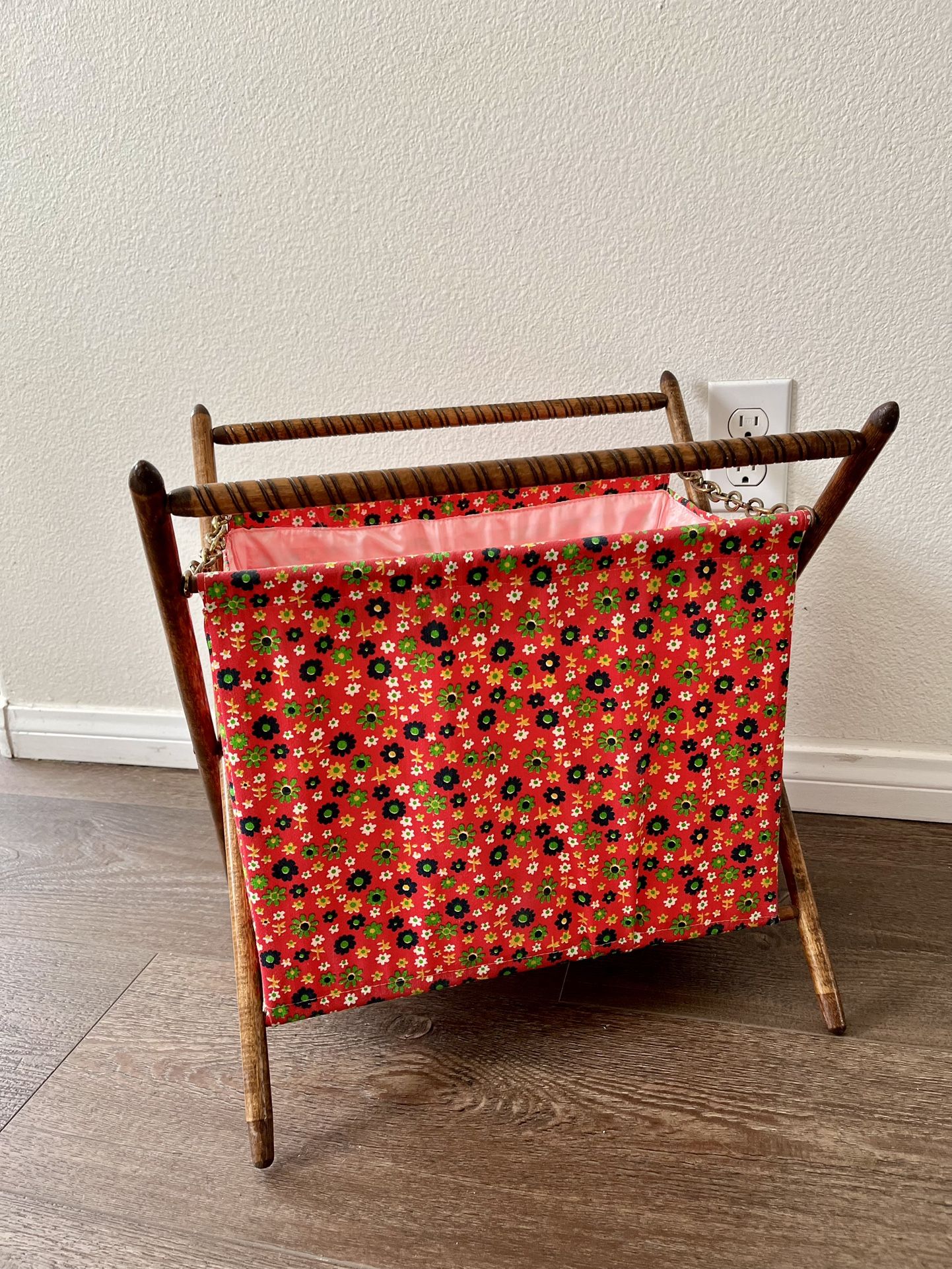 Floral Red Magazine Holder