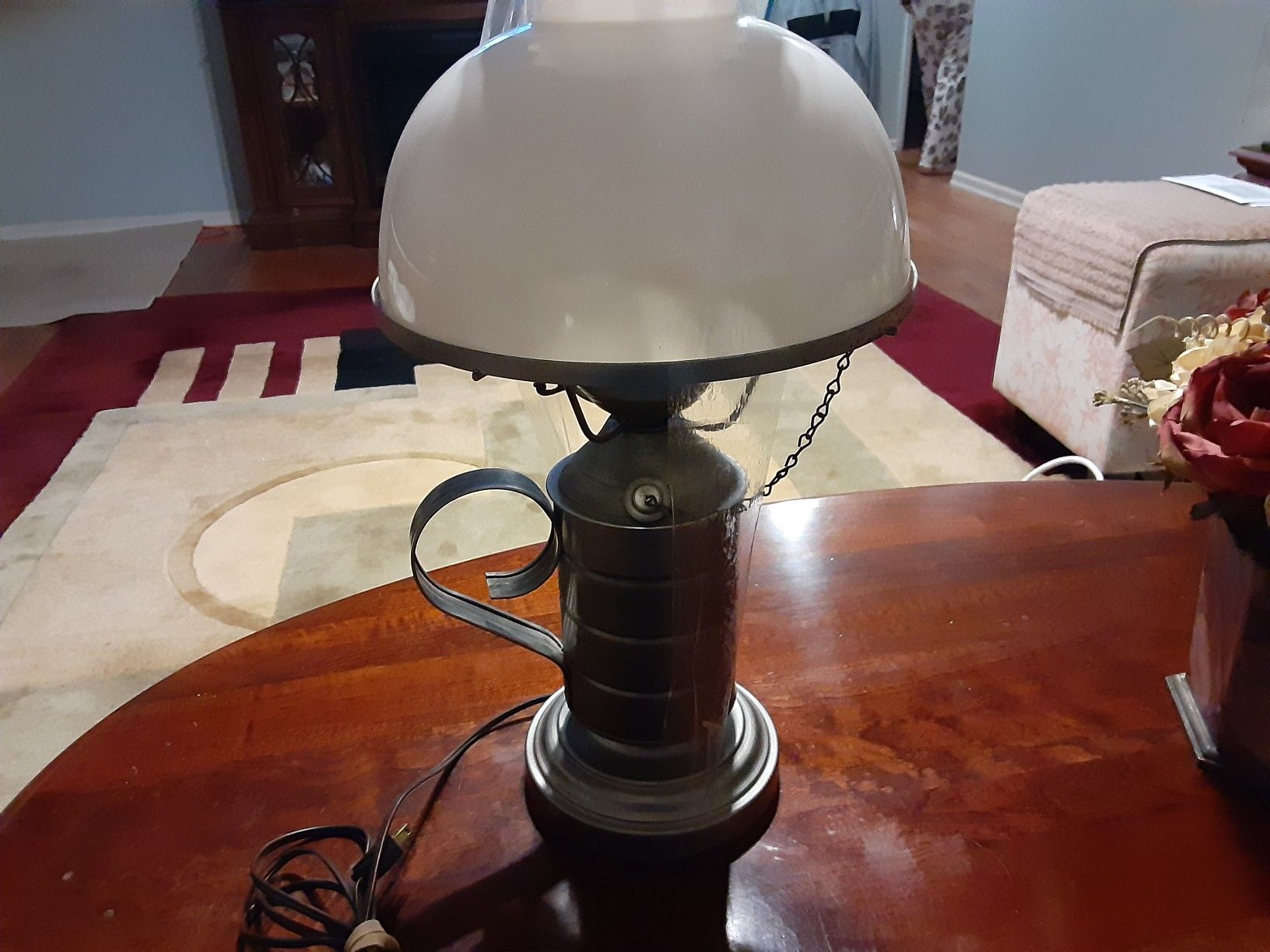 REALLY NEAT LOOKING VINTAGE LAMP It is Metal