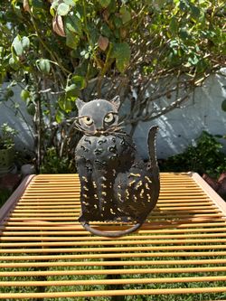 Iron cat candle holder