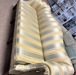 Beautiful Comfy Couch 