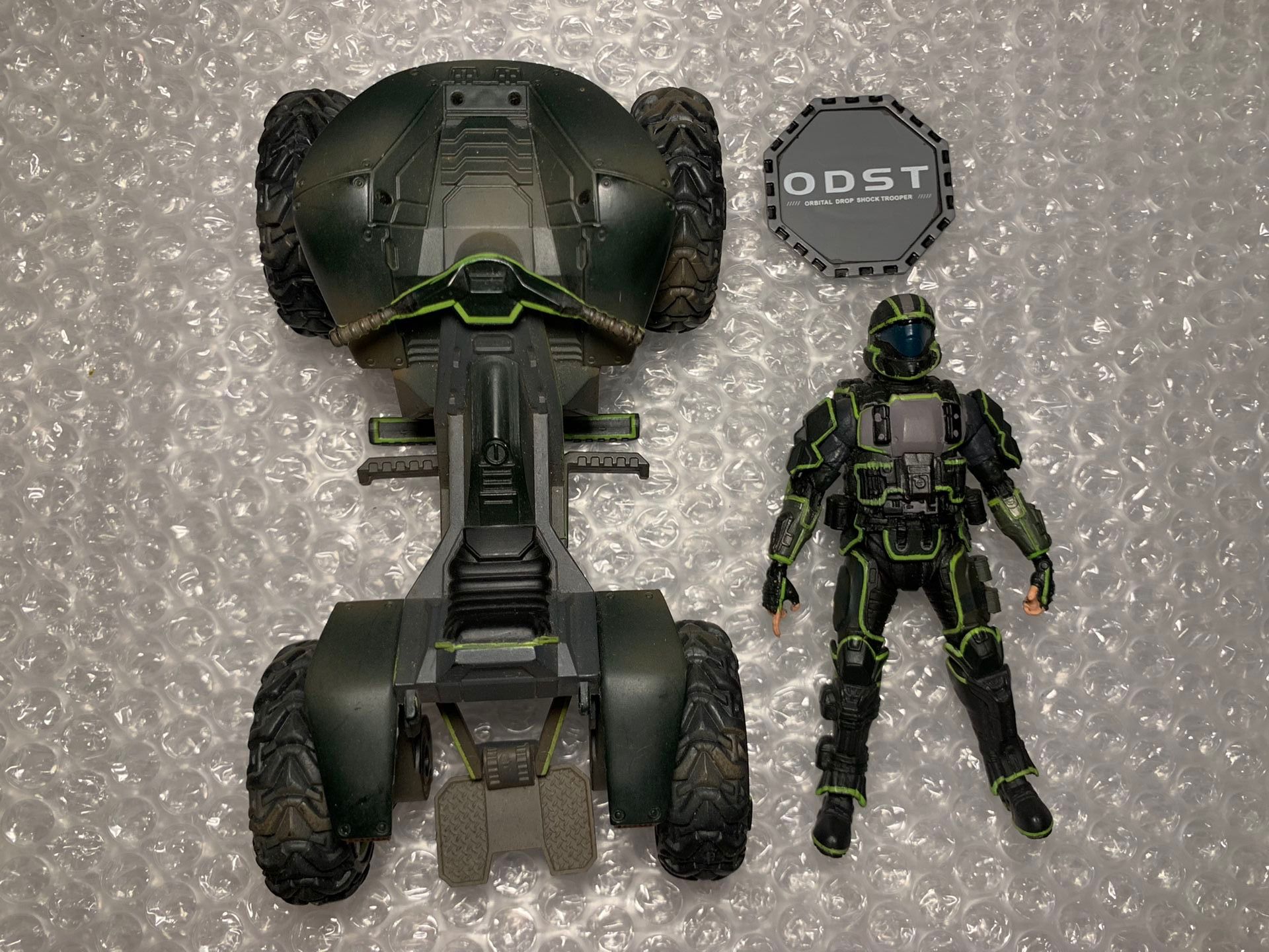 GITD Mongoose + GITD ODST Rookie - McFarlane Halo 3