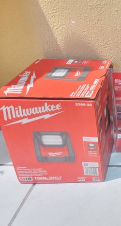 Milwaukee Flood Light 4000 Lumens M18