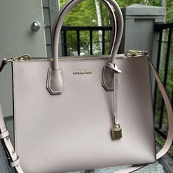 Michael Kors Mercer Soft Pink