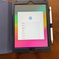 iPad / 6th / 32 GB / Excellent condition/ includes original charger + Apple Pencil  + case.