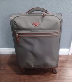 JUMP  LUGGAGE  4 WHEEL SPINNER CARRY ON..