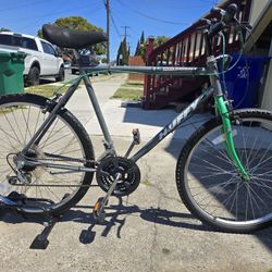 Mountain Bike 26
Good Condition Ready to Ride 