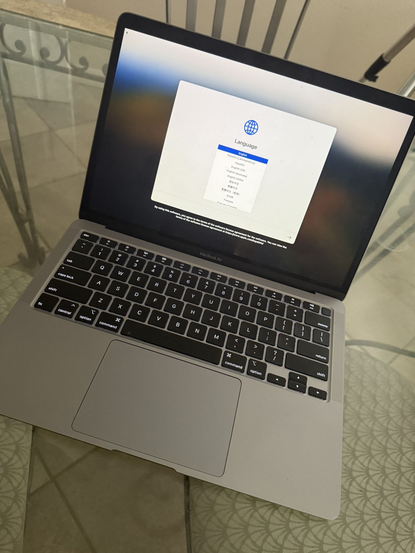 Apple MacBook