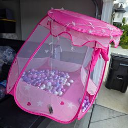 Indoor/outdoor play tent