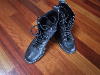 Dolce Vita Woman's ankle boots size 7