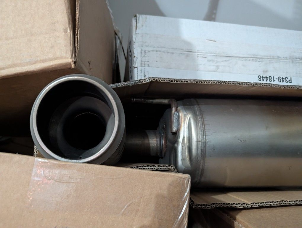 GR86 OEM Axle-Back Exhaust – Low Miles! 