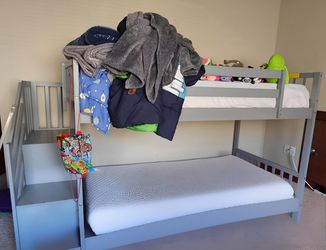 Bunk Bed / Matresses