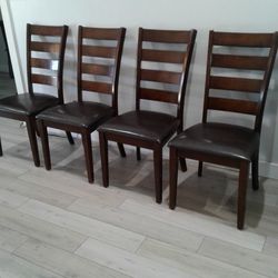 4 Dining Chairs 