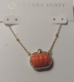 Kendra Scott Pumpkin Gold Short Pendant Necklace