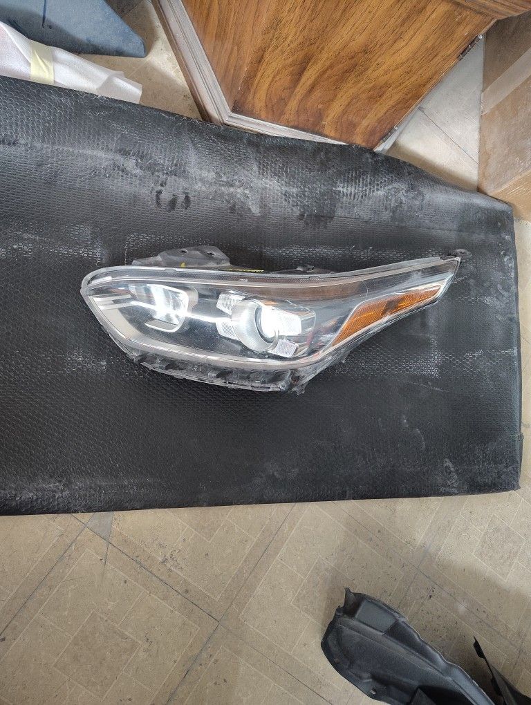 2021 Kia Headlight LH