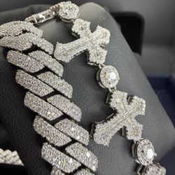 Custom Gold & Diamond Jewelry | VVS Moissanite Watches