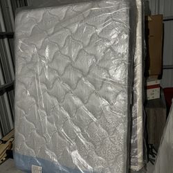 Full Size Mattress And Box Spring 