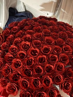 Oversized bouquet of red glitter-dusted roses