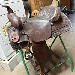 J&J 16" Western Saddle