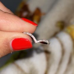 V shaped 14K white gold wedding band