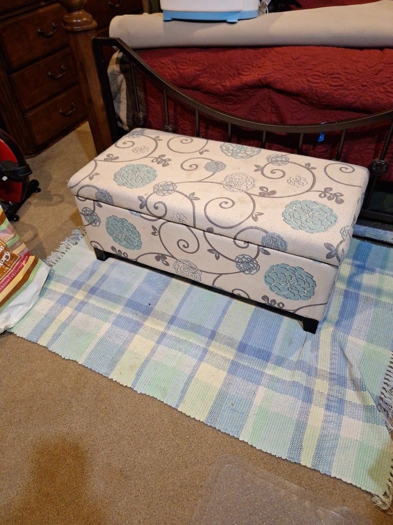 38x19x18 Upholstered Chest