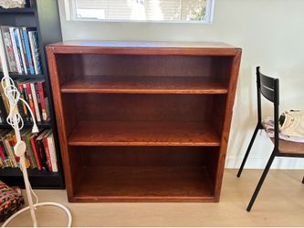 bookcase / set of shelves