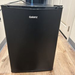 mini fridge 