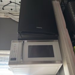 Fridge And Microwave 