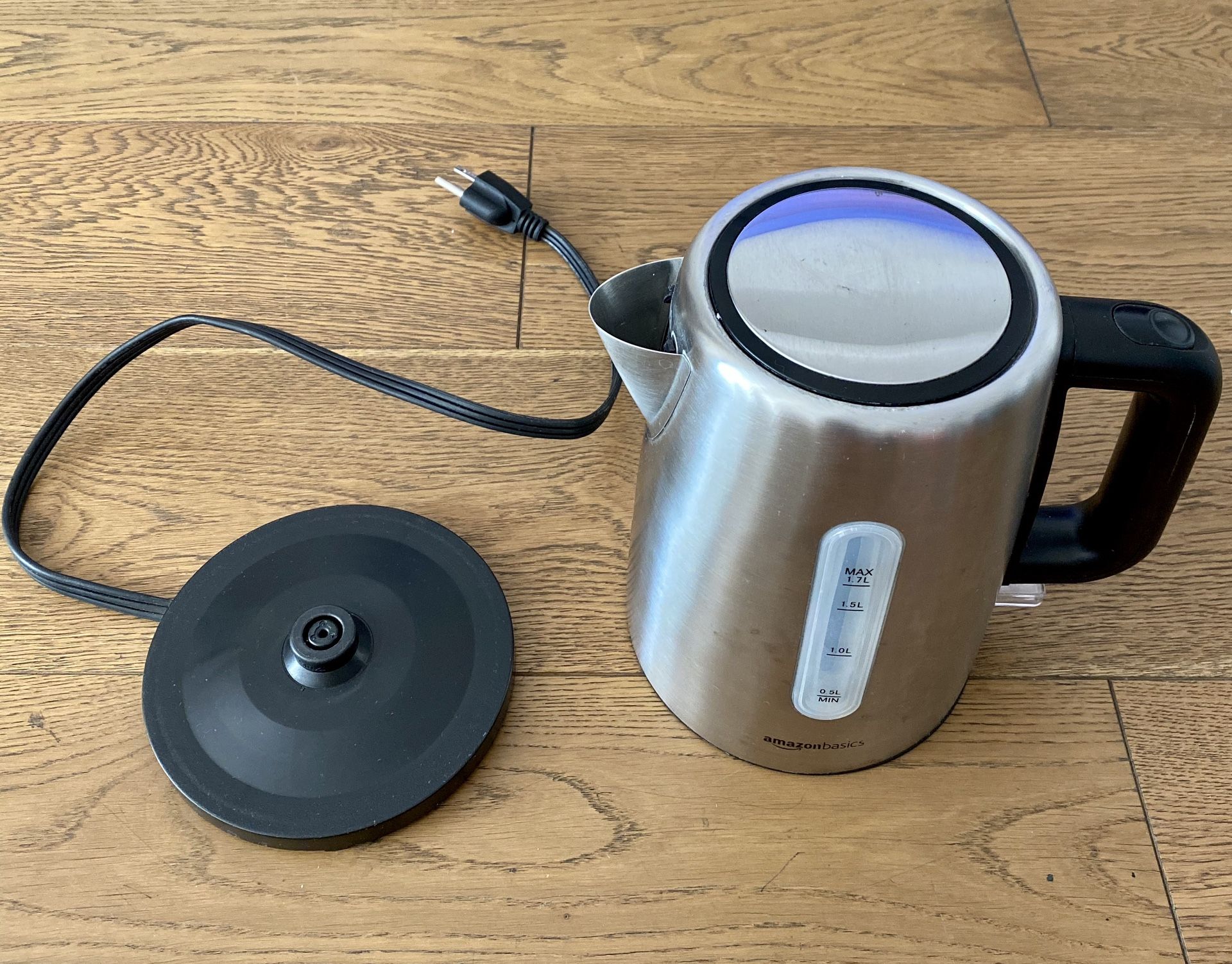 Amazon Basics Stainless Steel Fast 1.7 Liter Silver