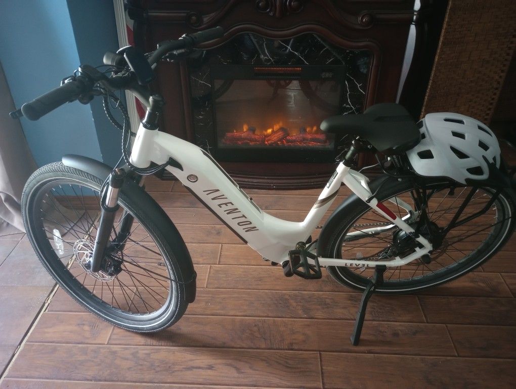 Aventon Level 2 E-bike 2 Weeks Old