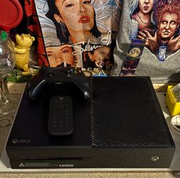 Xbox one comes with controller and remote