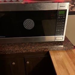 Panasonic   1250 Watts Microwave