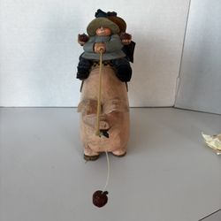 Williraye Studio 1997 WW3034 Pig With Two Riders Cat Bag Of Apples Fishing Pole