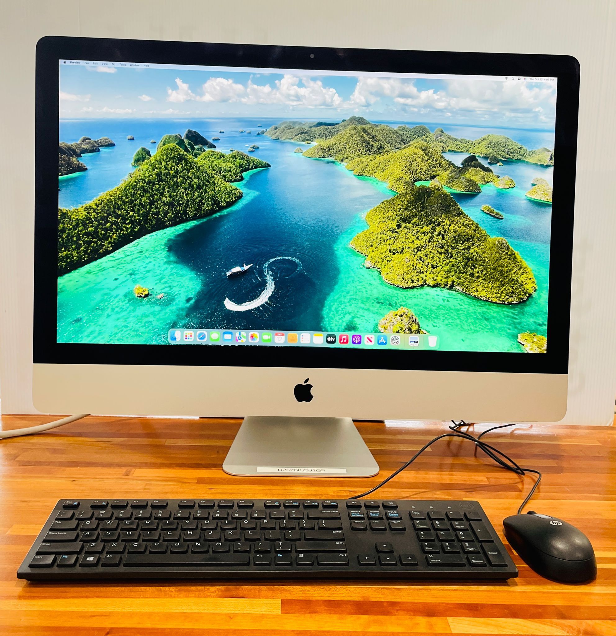 Apple iMac 27” 2017 5K 4.2Ghz QuadCore i7 16GB RAM 500GB SSD Radeon Pro 575 4GB Graphics!!!