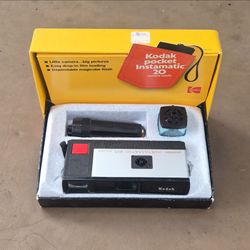 Vintage Kodak Pocket Instamatic 20 Camera Outfit