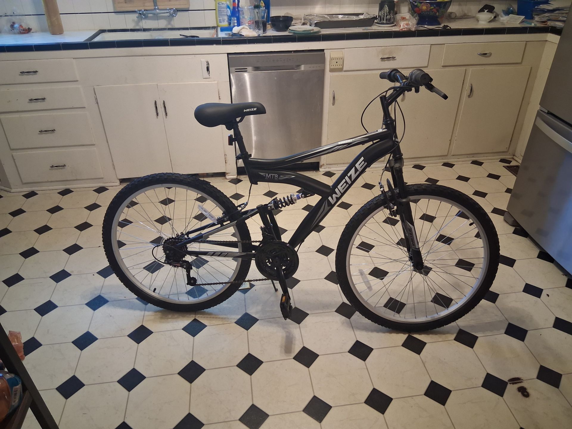 18 speed WEIZE mountain bike
