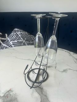Wine bottle holder