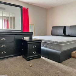 BRAND NEW BACHELOR KING SIZE BEDROOM SET $975 INCLUDING DELIVERY!!