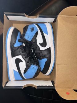 Kids shoes size 9c