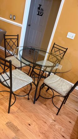 Round glass kitchen table with 4 chairs